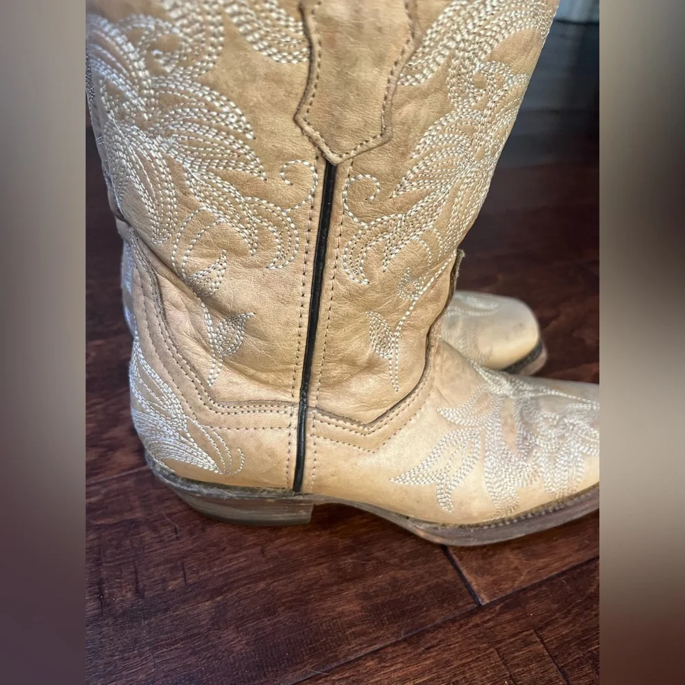 Veretta Cowgirl Boots - Off White - Picture 3 of 12